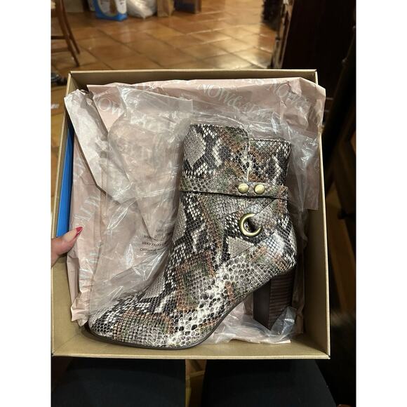 Johnston & Murphy Shoes - Johnston & Murphy Multi Snake Embossed Sheepskin Bootie Size 9.5.NIB